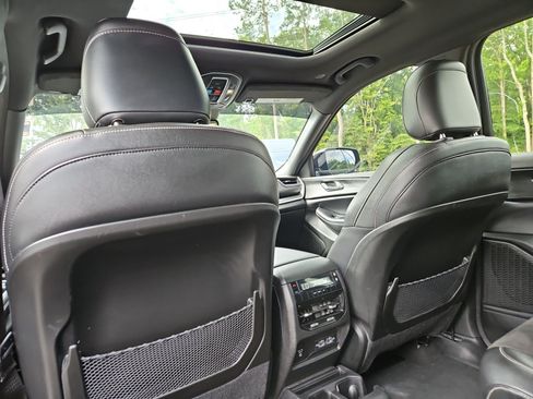 Used 2023 Jeep Grand Cherokee L Laredo AWD/4WD image 21