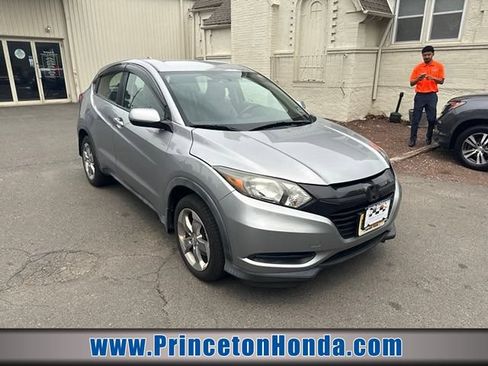 Used 2018 Honda HR-V LX image 1
