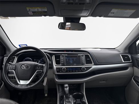 Used 2019 Toyota Highlander Plus image 21