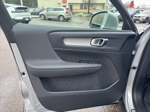 Used 2025 Volvo XC40 B5 Core w/ Protection Package Premier image 9