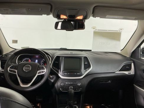 Used 2017 Jeep Cherokee Overland w/ Technology Group image 25