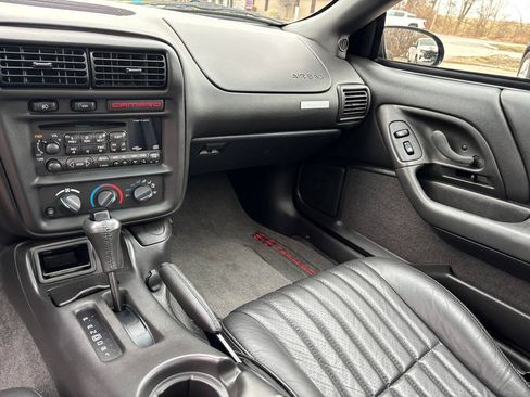 Used 2001 Chevrolet Camaro SS Coupe w/ SS Performance/Appearance Pkg RWD image 11