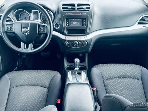 Used 2013 Dodge Journey SXT w/ Flexible Seating Group image 4