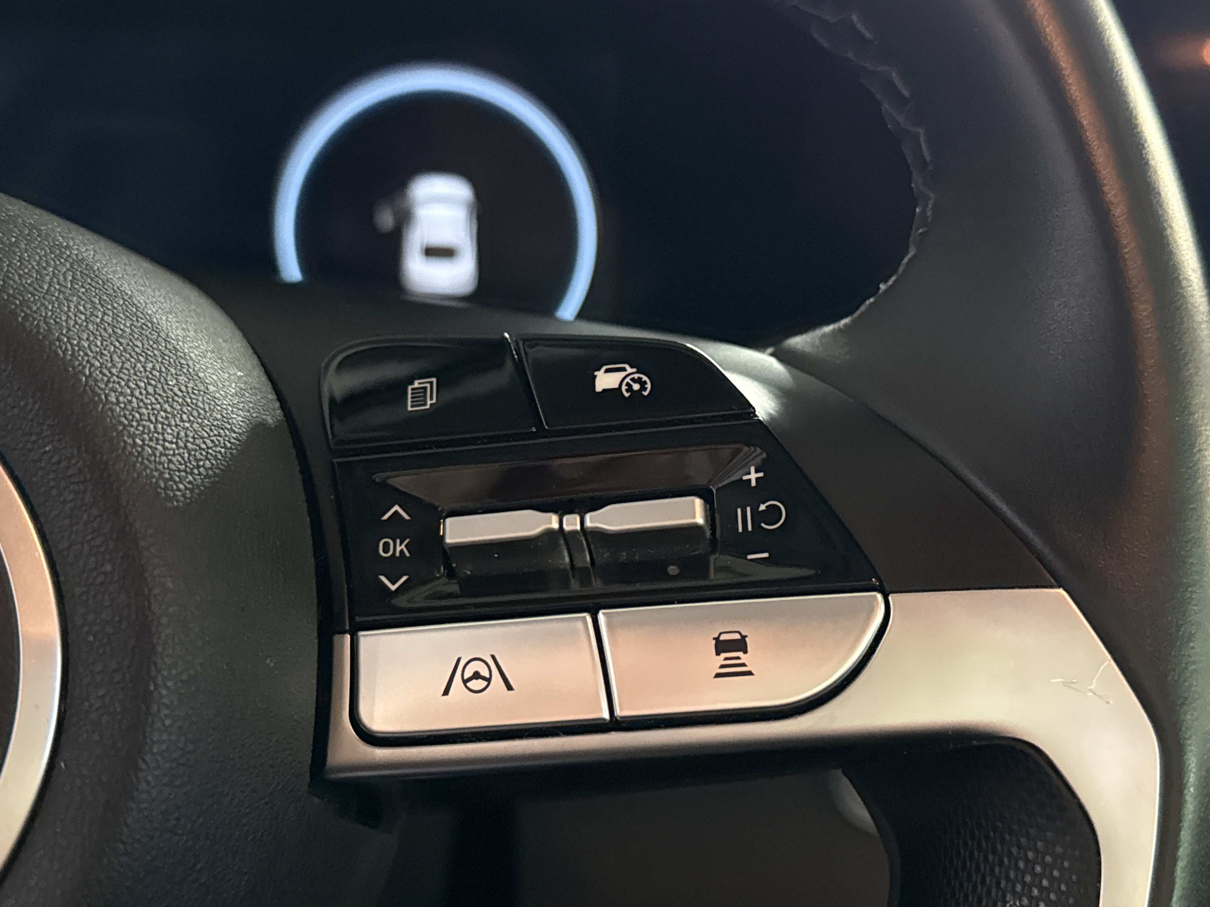 Certified 2025 Hyundai Elantra SEL FWD image 17