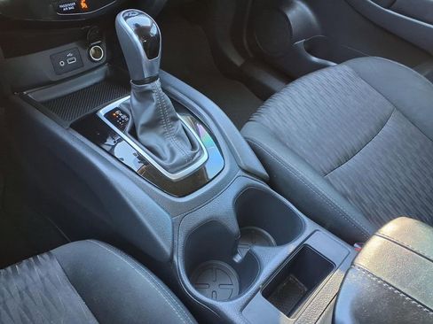 Used 2020 Nissan Rogue S image 24