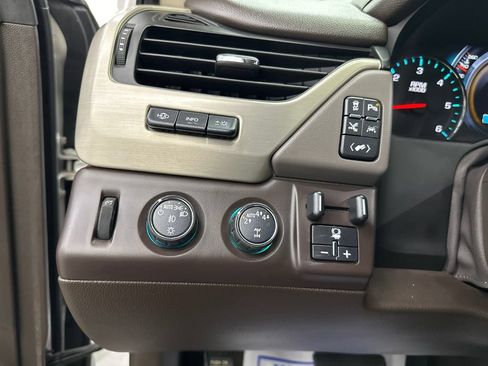 Used 2018 GMC Yukon Denali w/ Denali Ultimate Package AWD/4WD image 39
