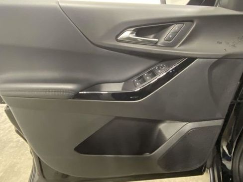 Used 2025 Chevrolet Equinox LT image 12