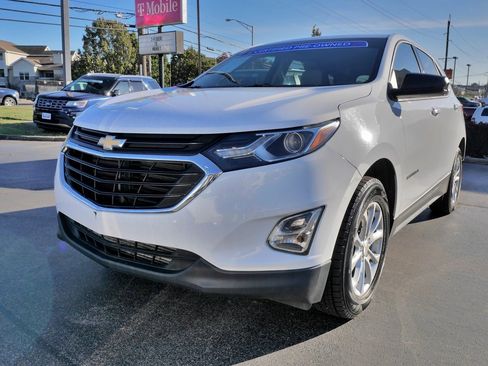 Used 2019 Chevrolet Equinox LS image 2