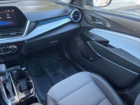 Used 2025 Chevrolet Trax LT image 29