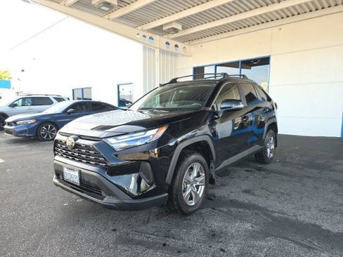 Used 2025 Toyota RAV4 XLE image 1