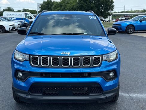 Used 2024 Jeep Compass Latitude AWD/4WD image 8