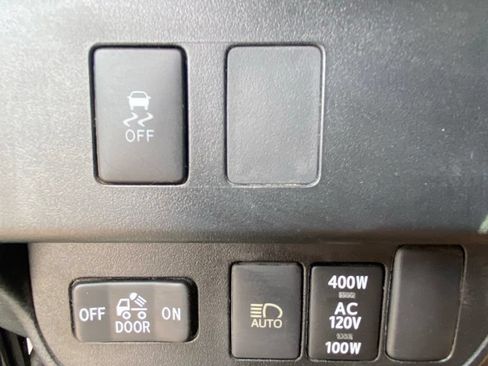 Used 2020 Toyota Tacoma TRD Off-Road w/ Technology Package RWD image 32