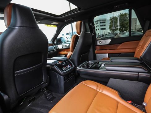 Used 2019 Lincoln Navigator Reserve AWD/4WD image 21