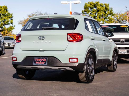 Used 2025 Hyundai Venue SEL image 9