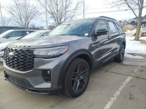 Used 2025 Ford Explorer ST-Line w/ ST-Line Street Pack image 7