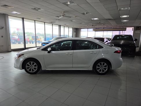 Used 2021 Toyota Corolla LE image 4