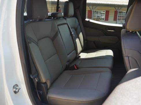 Used 2024 Chevrolet Colorado ZR2 w/ ZR2 Convenience Package III AWD/4WD image 23