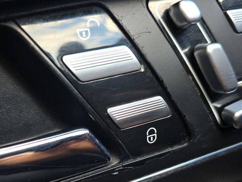 Used 2013 Mercedes-Benz S 63 AMG image 43