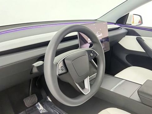 Used 2026 Tesla Model Y AWD image 44