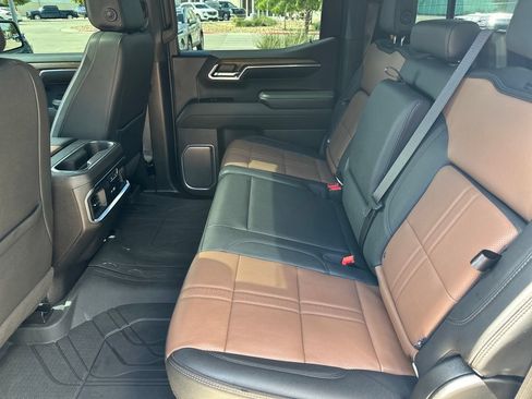 Used 2024 Chevrolet Silverado 1500 High Country w/ High Country Premium Package AWD/4WD image 32