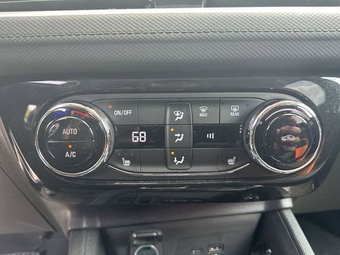 Used 2024 Chevrolet TrailBlazer LT w/ Convenience Package AWD/4WD image 39