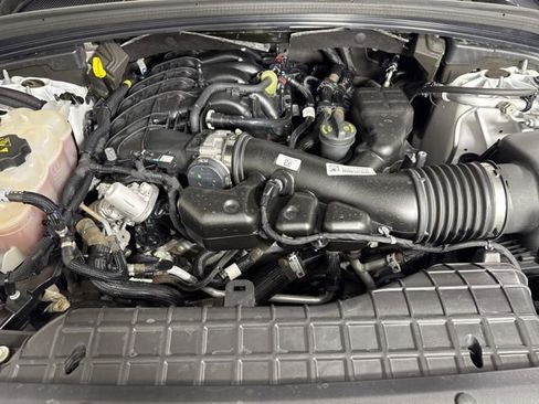 Used 2023 Jeep Grand Cherokee Limited w/ Trailer Tow Prep Group (B) AWD/4WD image 9