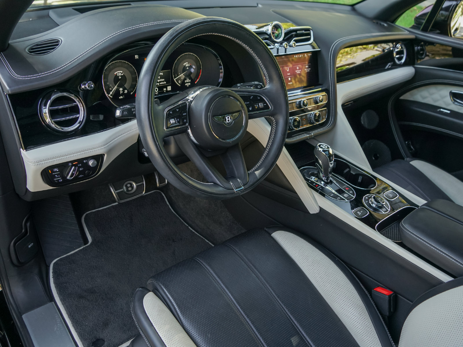 Certified 2023 Bentley Bentayga AWD/4WD image 16
