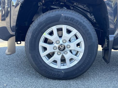 New 2025 Toyota Tacoma SR5 image 5