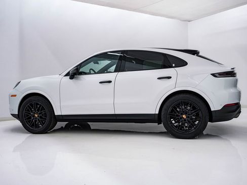 Certified 2025 Porsche Cayenne Coupe AWD/4WD image 2
