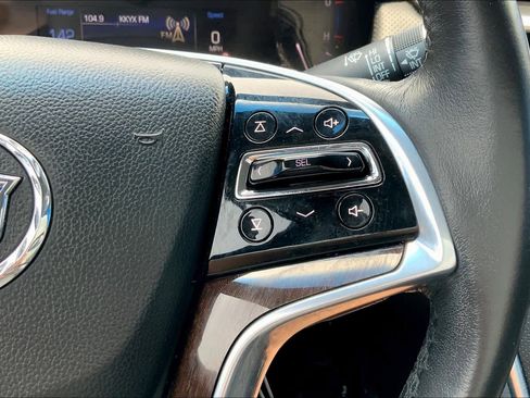 Used 2013 Cadillac XTS Luxury FWD image 25
