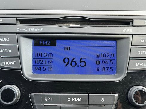 Used 2013 Hyundai Elantra GLS w/ Preferred Pkg image 9