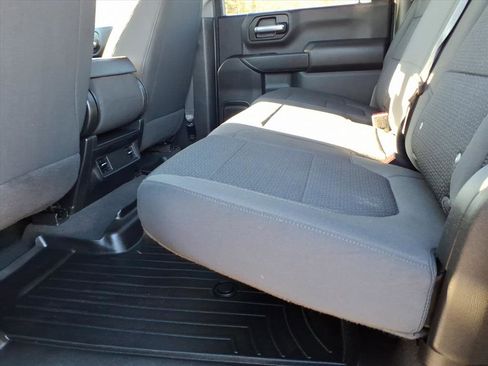 Used 2022 Chevrolet Silverado 2500 Custom w/ Custom Value Package image 10