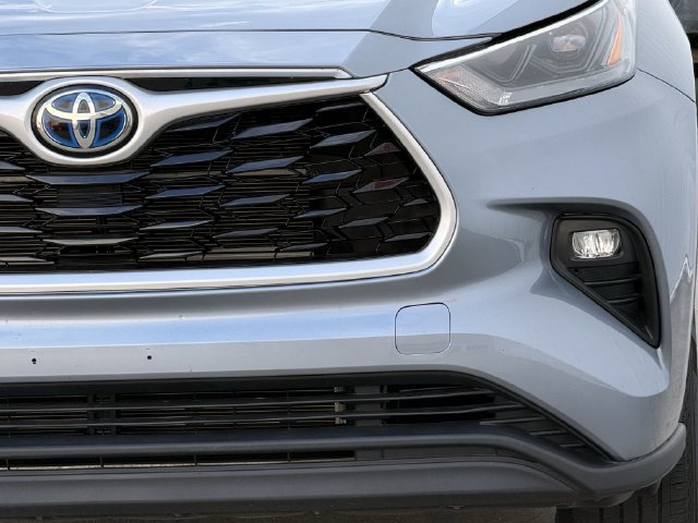 Used 2023 Toyota Highlander LE FWD image 9