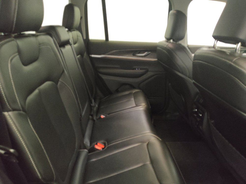 Used 2023 Jeep Grand Cherokee Limited AWD/4WD image 19