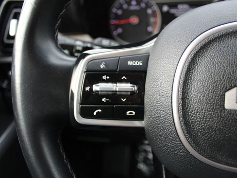 Used 2022 Kia Sorento EX w/ Panoramic Sunroof Package image 17