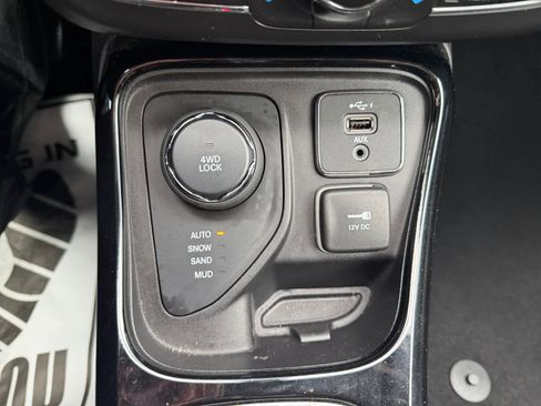 Used 2020 Jeep Compass Limited image 21