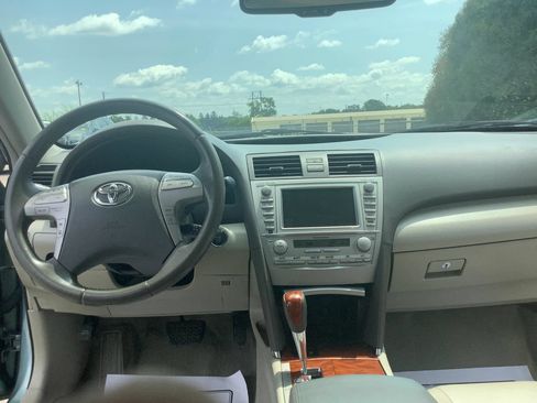 Used 2011 Toyota Camry XLE w/ SE/XLE Extra-Value Pkg FWD image 18