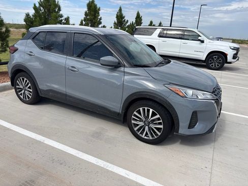 Used 2024 Nissan Kicks SV FWD image 7