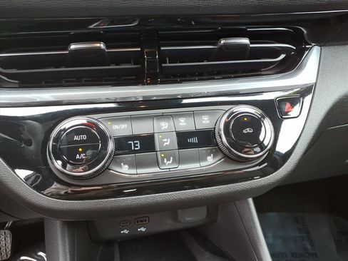 Used 2024 Buick Envista Sport Touring w/ Convenience I Package FWD image 11