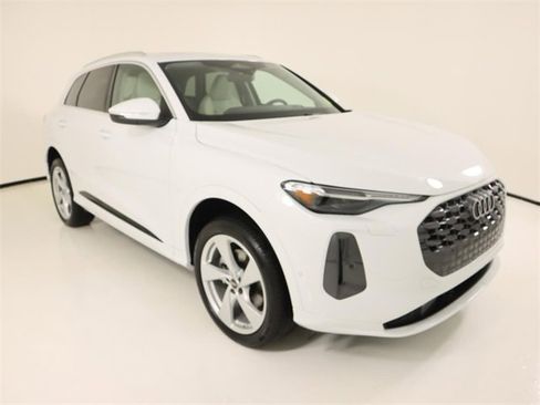 Certified 2025 Audi Q5 Premium Plus w/ Premium Plus image 7