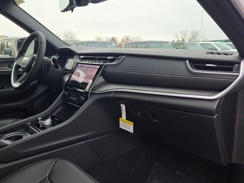 New 2025 Jeep Grand Cherokee Limited w/ Luxury Tech Group II image 8