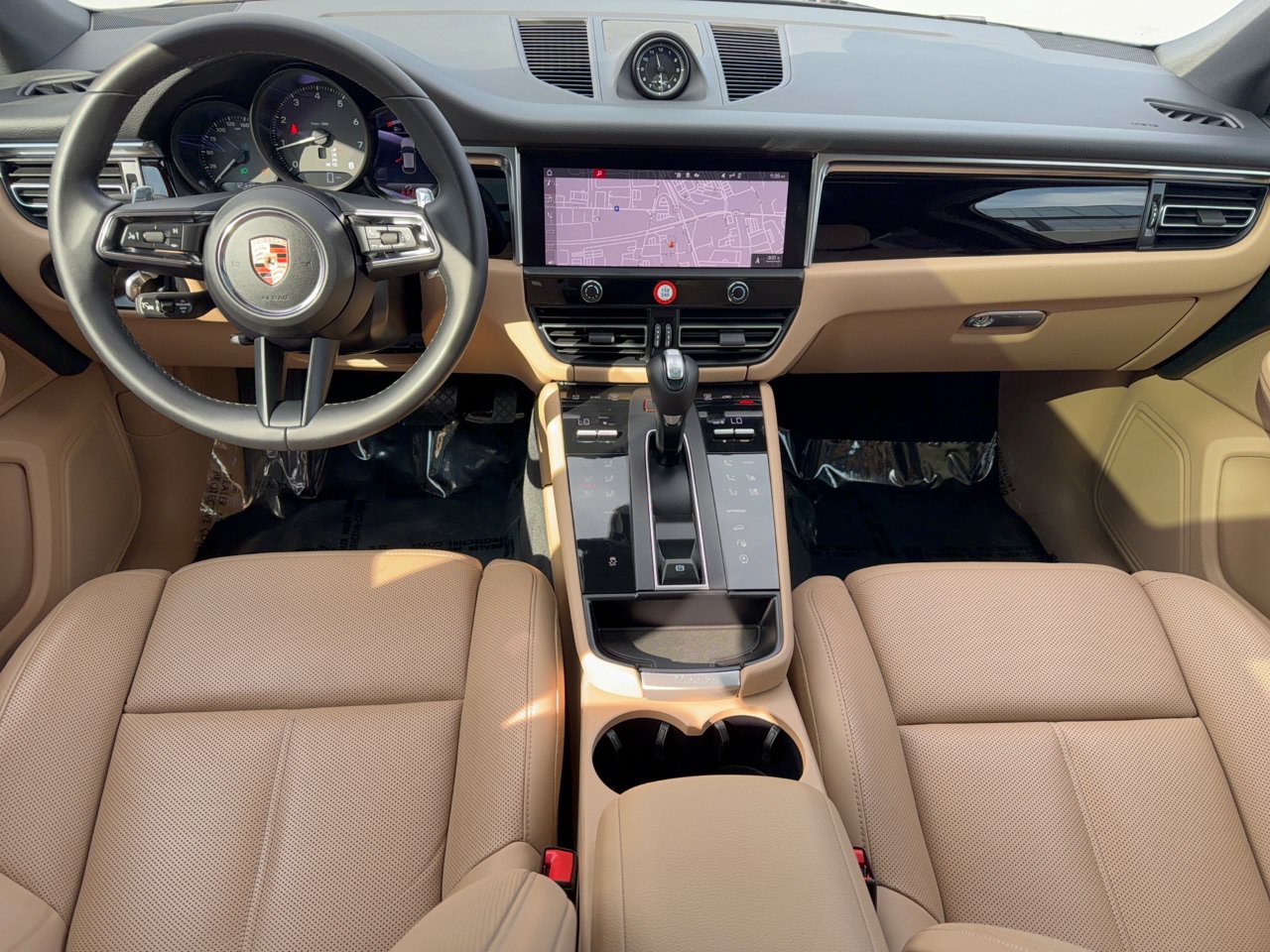 Certified 2024 Porsche Macan AWD/4WD image 17