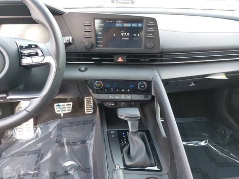 Certified 2025 Hyundai Elantra Sport FWD image 21
