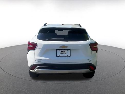 Used 2025 Chevrolet Trax LT w/ LT Convenience Package image 12