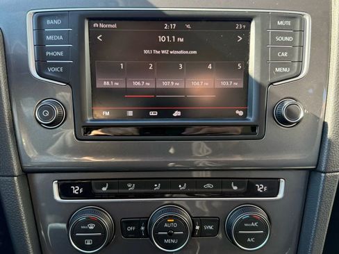 Used 2016 Volkswagen e-Golf SE w/ DC Fast Charging Package image 16