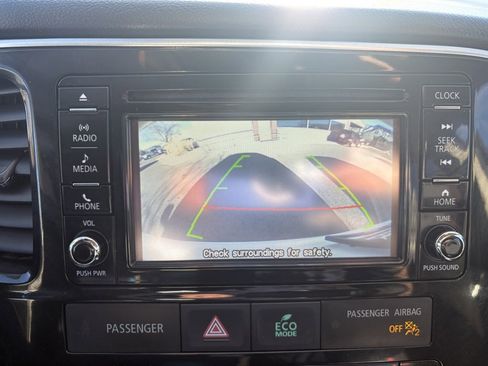 Used 2017 Mitsubishi Outlander ES image 25