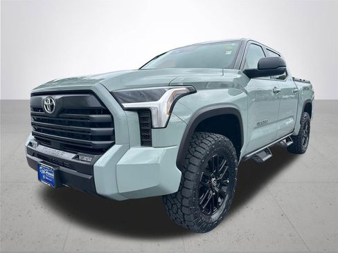 Used 2025 Toyota Tundra SR5 AWD/4WD image 2