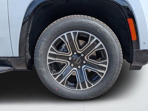 New 2026 Jeep Grand Wagoneer L 4WD w/ Premium Group I image 10