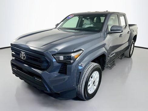 Used 2025 Toyota Tacoma SR5 AWD/4WD image 4