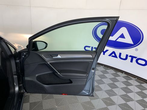 Used 2021 Volkswagen Golf 4-Door FWD image 39